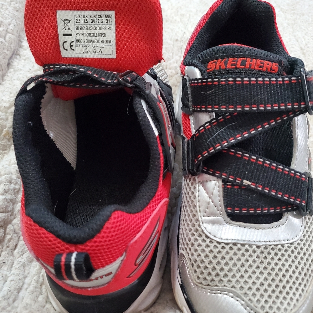 Boys size 2.5 light up Skechers